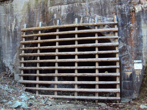 旧関山トンネルの写真