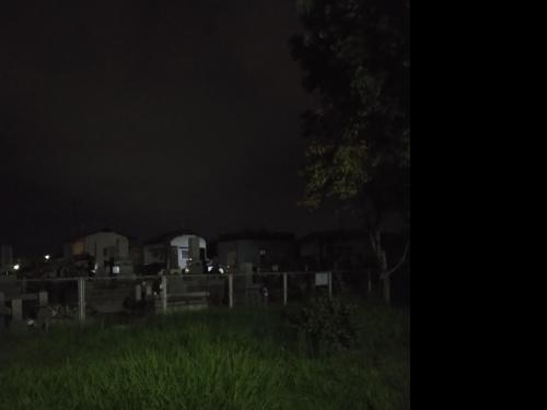 野多目中央公園隣の墓地の写真