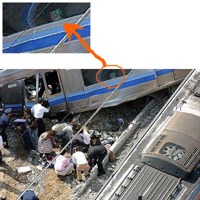 福知山線脱線事故の電車内に - 心霊写真