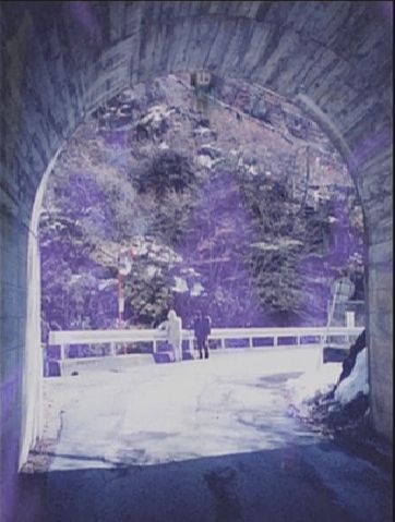 隧道からの風景 - 心霊写真