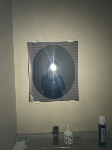 トイレの鏡 - 心霊写真