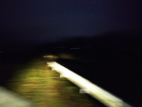 深夜の河川敷 - 心霊写真