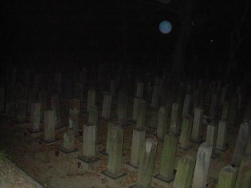 夜のお墓 - 心霊写真