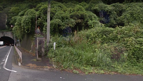 【神奈川県】新善波トンネル前の電話ボックスの画像