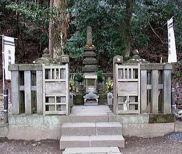 【神奈川県】源頼朝の墓の画像