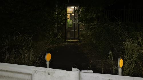 【東京都】多摩湖の電話ボックスの画像