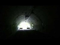 廃隧道へ突入！旧宇津トンネル東口。